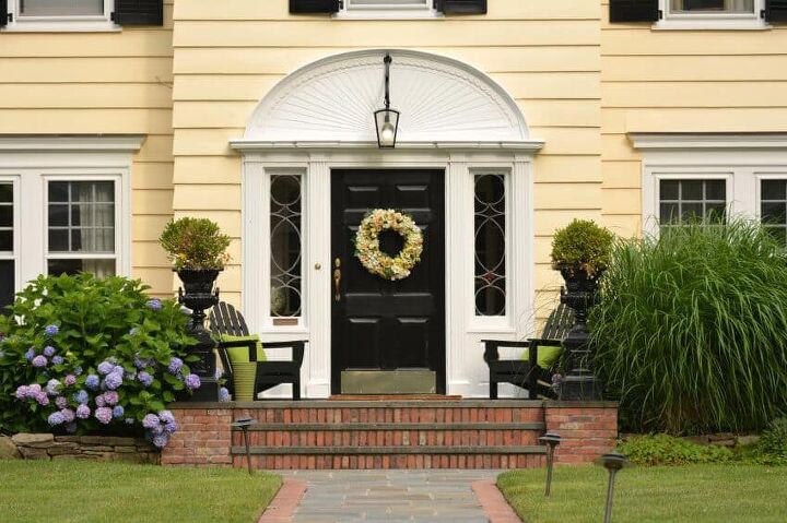 14 inviting front door colors for a yellow house