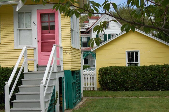 14 inviting front door colors for a yellow house