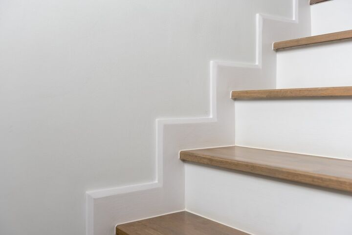 15 Beautiful Examples of Wood Stairs With White Risers