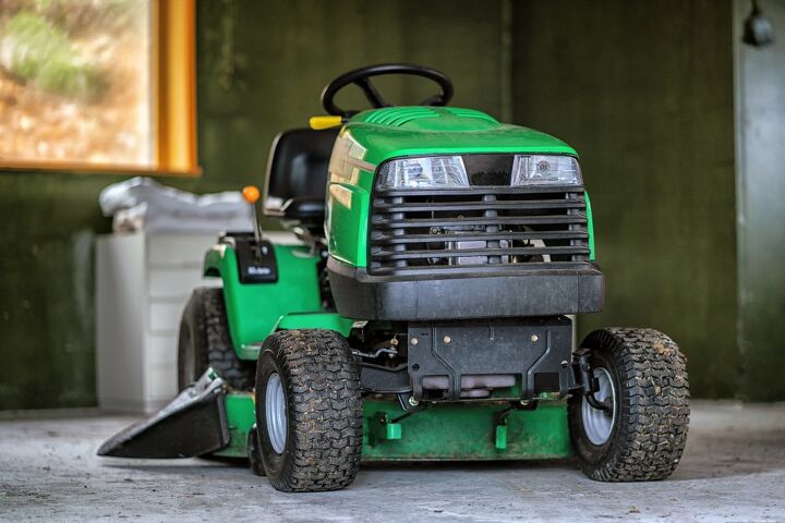 Hydrostatic Vs. Manual Transmission On A Lawn Tractor