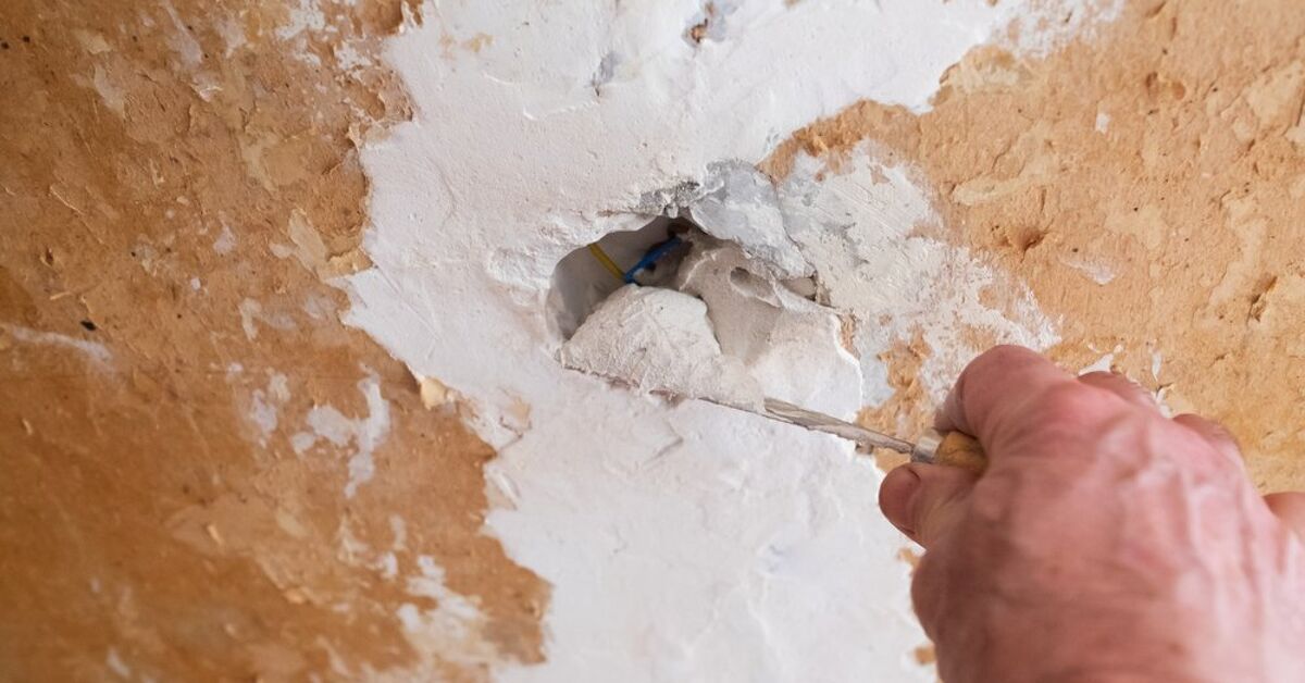 Plaster of Paris Vs Spackle: Which One Is Better? | Upgradedhome.com