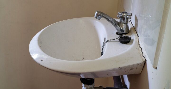 what causes hairline cracks in sinks