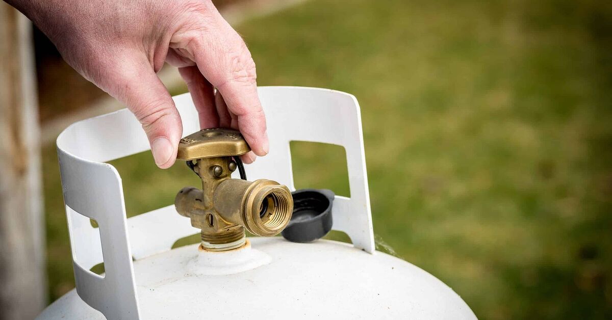 How To Tell How Much Propane Is Left In Your Tank | Upgradedhome.com