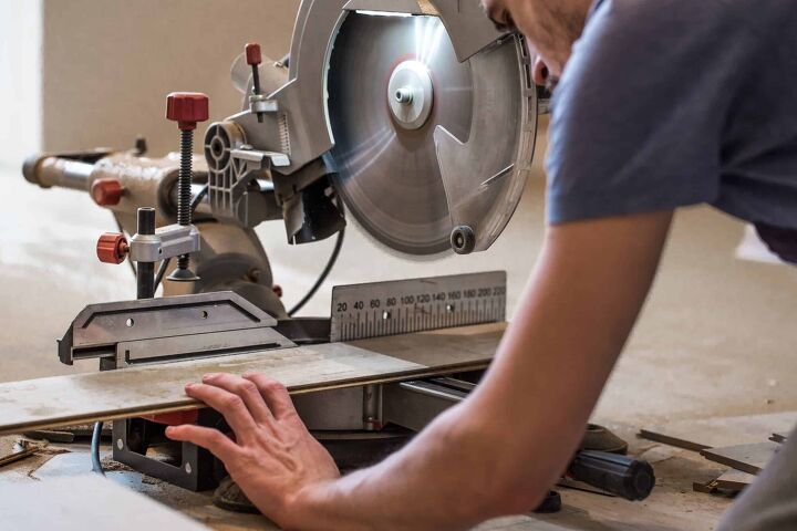 how to cut quarter round with a miter saw