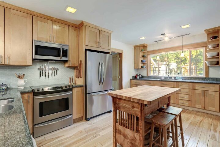 Should Kitchen Cabinets Be Lighter Or Darker Than Walls?