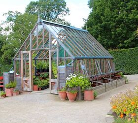 how warm will a greenhouse stay in the winter