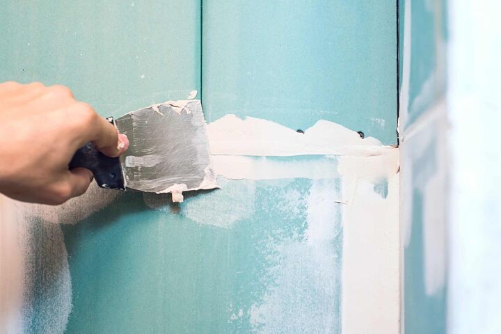 Spackle Vs. Joint Compound: Which Is Better For Covering Holes?