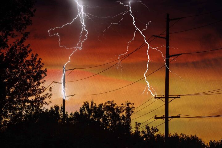 what happens if lightning strikes a power line