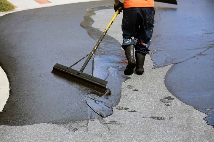 What Are The Pros and Cons of Sealing An Asphalt Driveway?