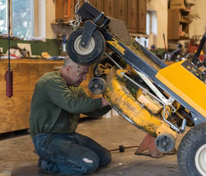 how to lift riding mower to change the blades