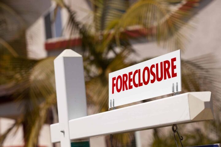 How Long Does It Take for HOA To Foreclose?