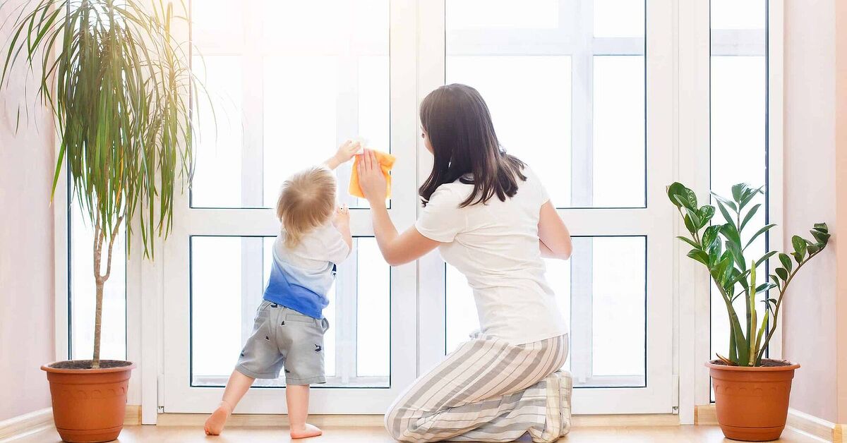 How To Clean Double Pane Windows (Step-by-Step Guide) | Upgradedhome.com