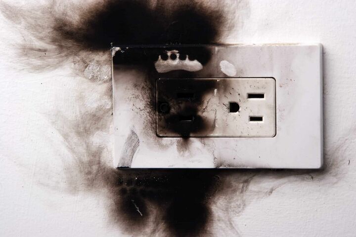 can an outlet catch fire with nothing plugged in