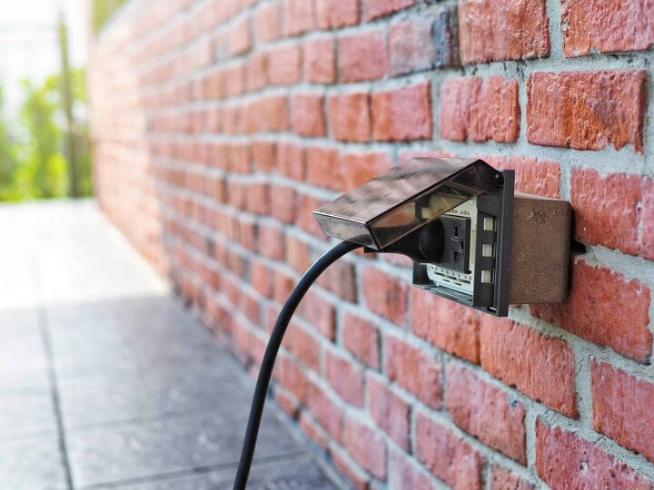 how high should an outdoor electrical outlet be