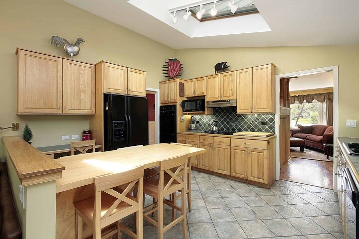 what is the best color paint for a kitchen with oak cabinets