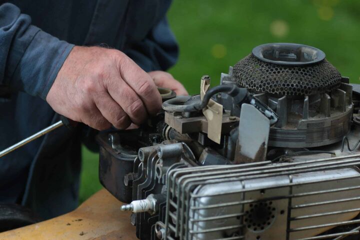 how to clean a lawnmower carburetor without removing it