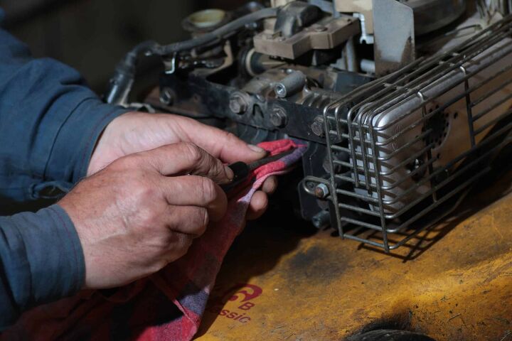 how to clean a carburetor on a push lawnmower