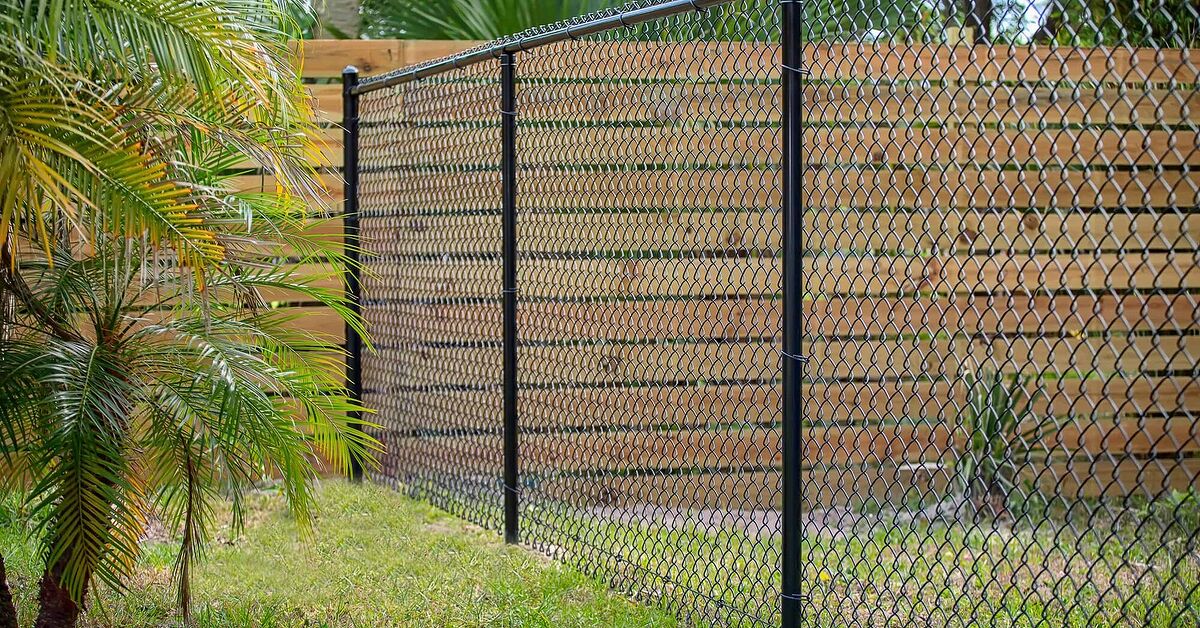 Inexpensive Ways To Cover A Chain-Link Fence | Upgradedhome.com