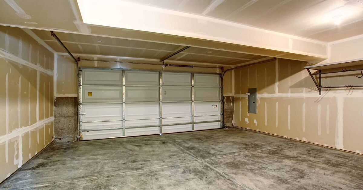 Sagging Room How To Fix A Sagging Garage Roof (Step-by-Step Guide) | Upgradedhome.com