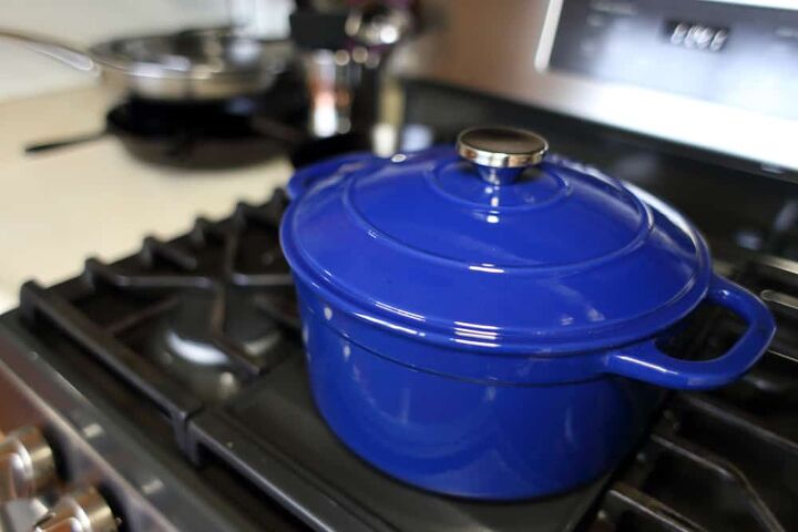 Dutch Oven Vs. Stockpot: What Are The Major Differences?