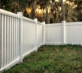 How Much Does A Vinyl Fence Cost? [Pricing Per Linear Foot]