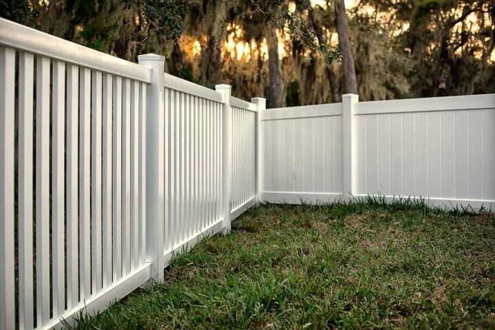 how much does a vinyl fence cost pricing per linear foot