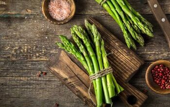 How Long Does Asparagus Last In The Fridge? (Raw and Cooked)