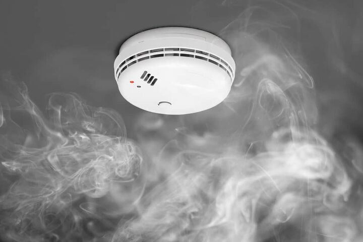 how long does a smoke detector last find out now to stay safe