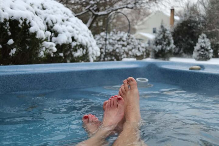 How To Keep A Hot Tub From Freezing (6 Easy Steps)