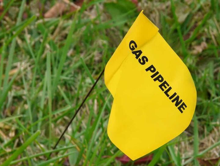 how deep are gas lines buried find out now