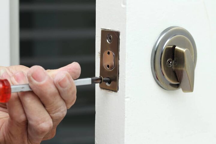 how to remove a kwikset deadbolt quickly easily