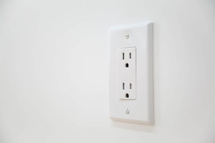 How Many Outlets Can Be On A 20-Amp Circuit? (Find Out Now!)