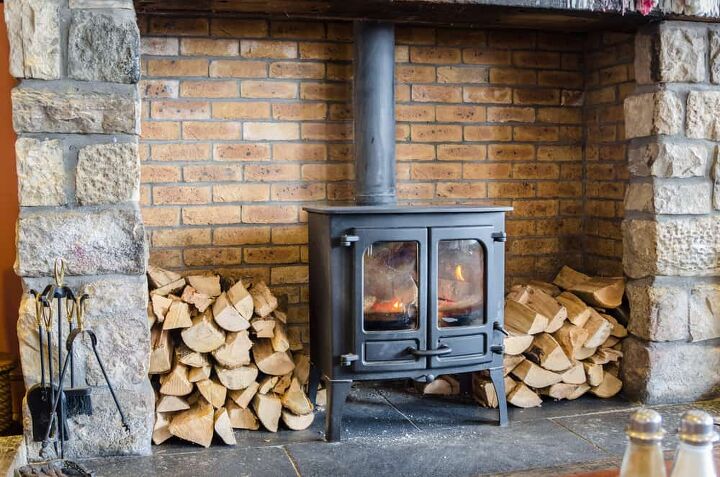how to keep a wood stove burning all night do this to stay warm