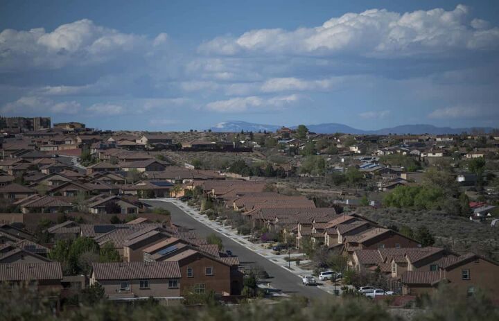 rer040820a/A1/April 8, 2020, Roberto E. Rosales
How is the city of Rio Rancho coping with the pandemic.  Pictured is the Loma Colorado neighborhood in Rio Rancho.
Rio Rancho, New Mexico.  Roberto E. Rosales/Albuquerque Journal