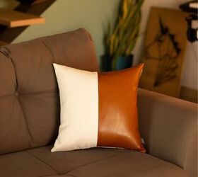 https://cdn-fastly.upgradedhome.com/media/2023/07/31/9087271/what-are-the-best-throw-pillows-for-brown-couches.jpg?size=720x845&nocrop=1