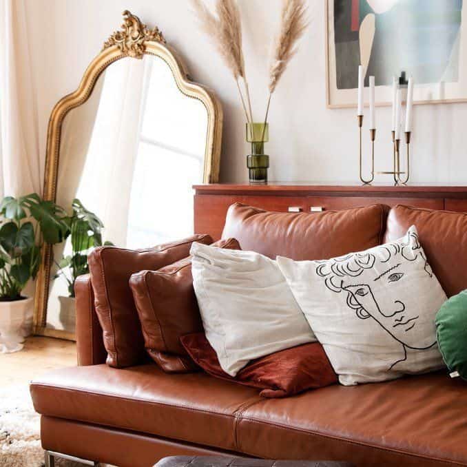 what are the best throw pillows for brown couches