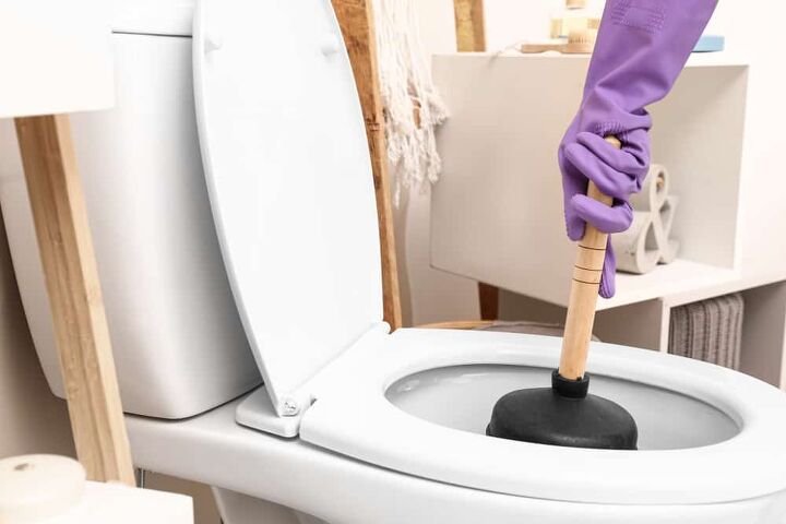 How To Unclog A Toilet With Poop In It (8 Ways To Do It) | Upgradedhome.com
