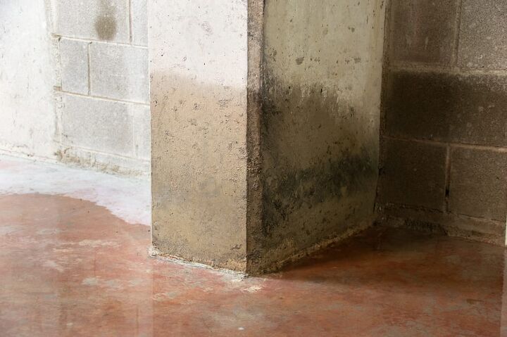 how to dry concrete floor after water leak quickly easily