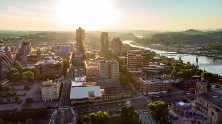 knoxville vs nashville which city is better to live in