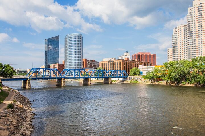 what are the pros and cons of living in grand rapids mi