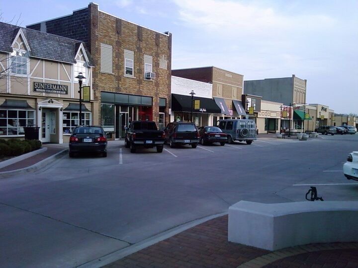 what are 10 best small towns in iowa to retire