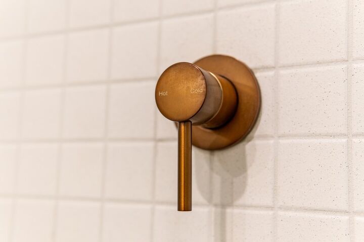 what is a thermostatic shower valve find out now