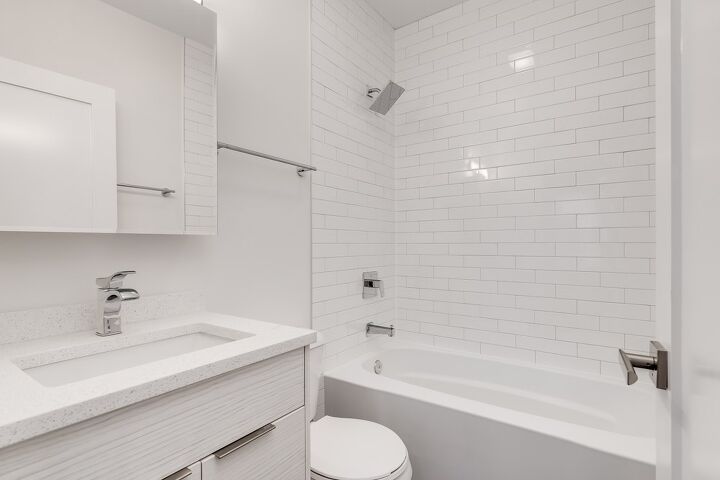 Vikrell Vs. Acrylic Bathroom Fixtures: Which Is Better?
