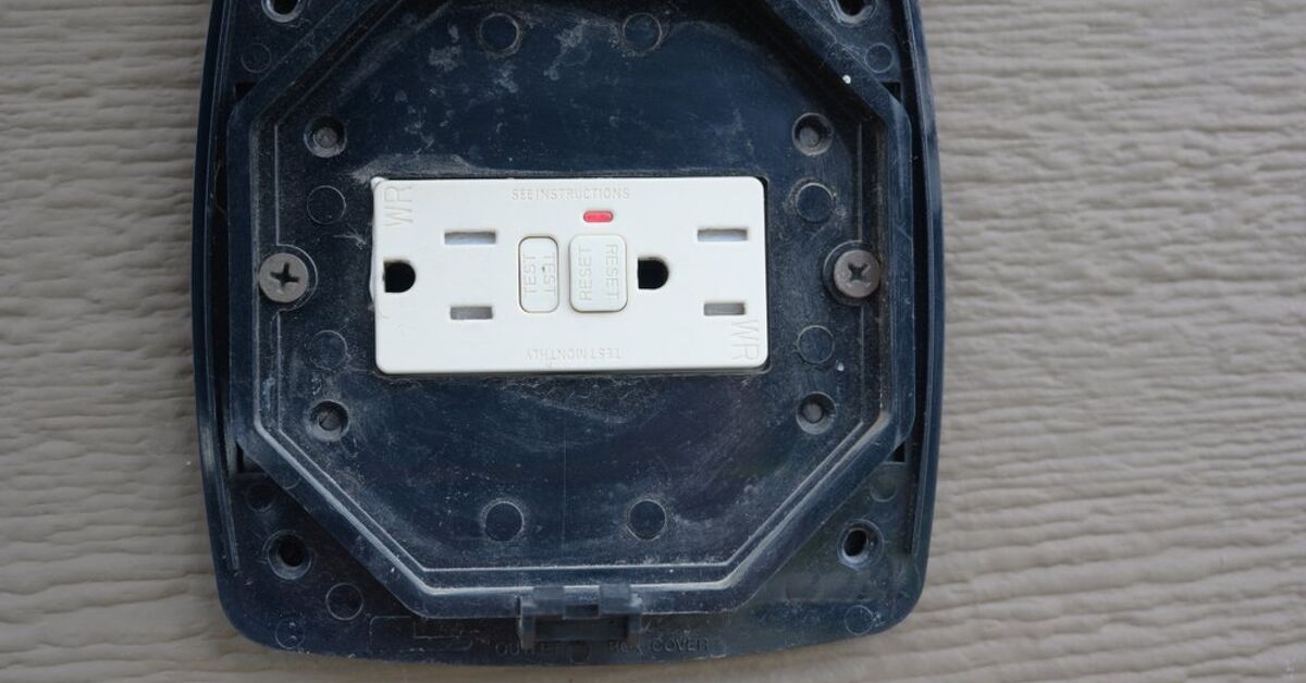 Pool Pump GFCI Breaker Keeps Tripping? (Possible Causes & Fixes ...