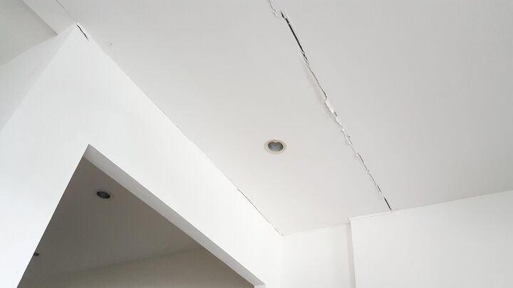 6 Types Of Ceiling Cracks And How To Fix Them | Upgradedhome.com