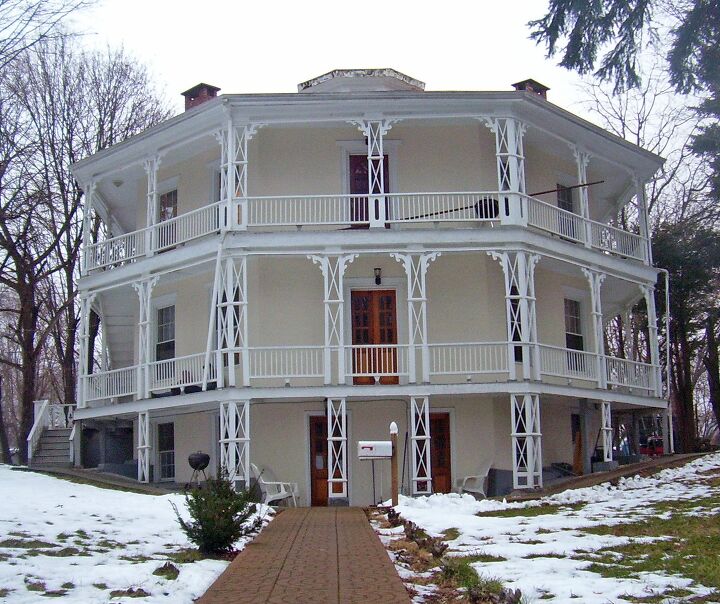 Source: "Octagon House, Danbury, CT" by Daniel Case is licensed under CC BY-SA3.0