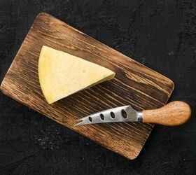 9 Types Of Cheese Knives (With Photos)