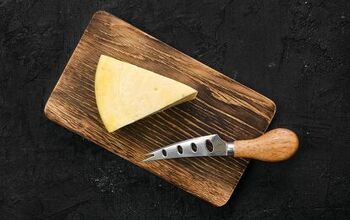9 Types Of Cheese Knives (With Photos)