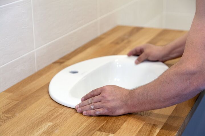 how much does it cost to install a bathroom sink