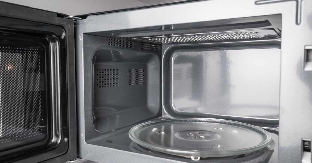 Microwave Runs When The Door Is Open? (We Have a Fix!) | Upgradedhome.com